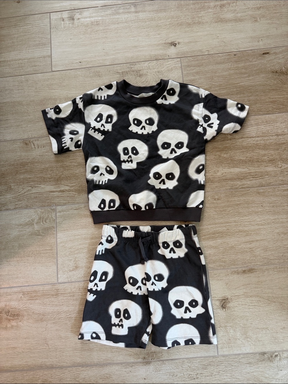 H&M Black & White Skull Print Kids Pajama Set - Short Sleeve Top & Shorts